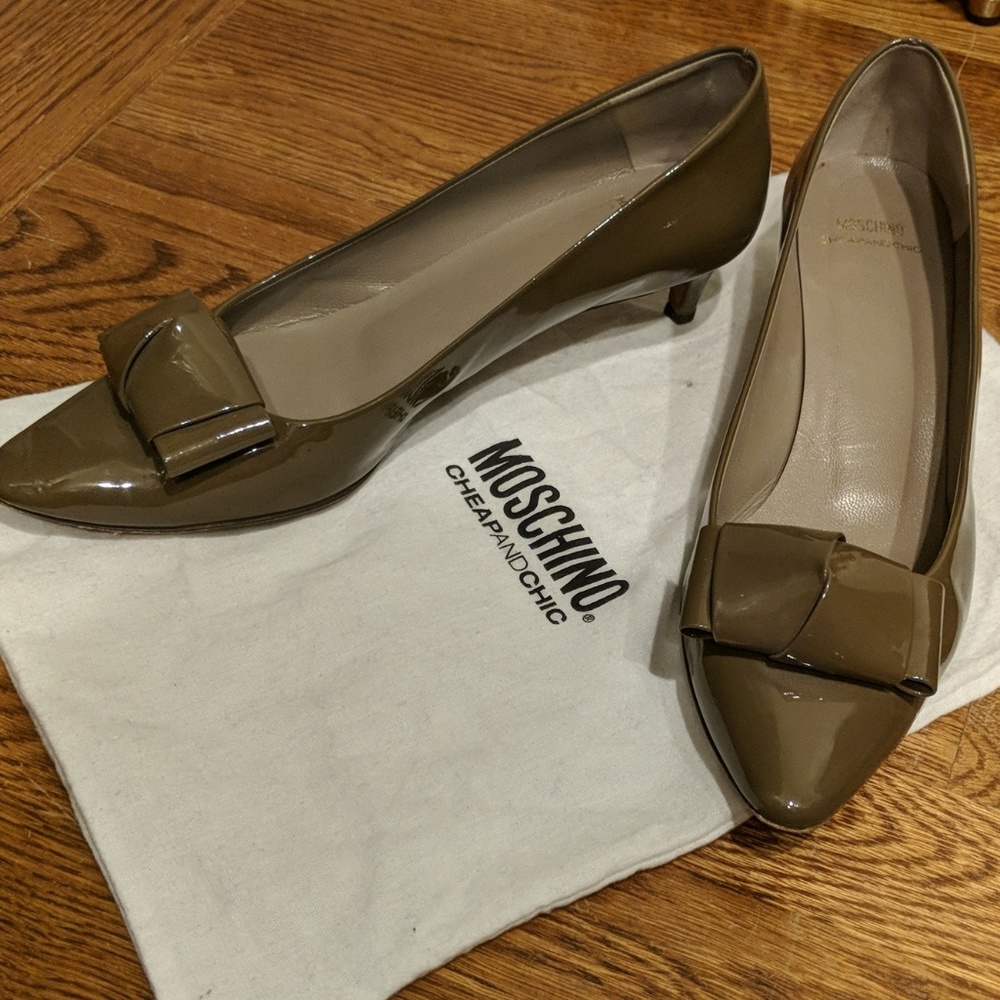 Moschino olive green/gray pumps